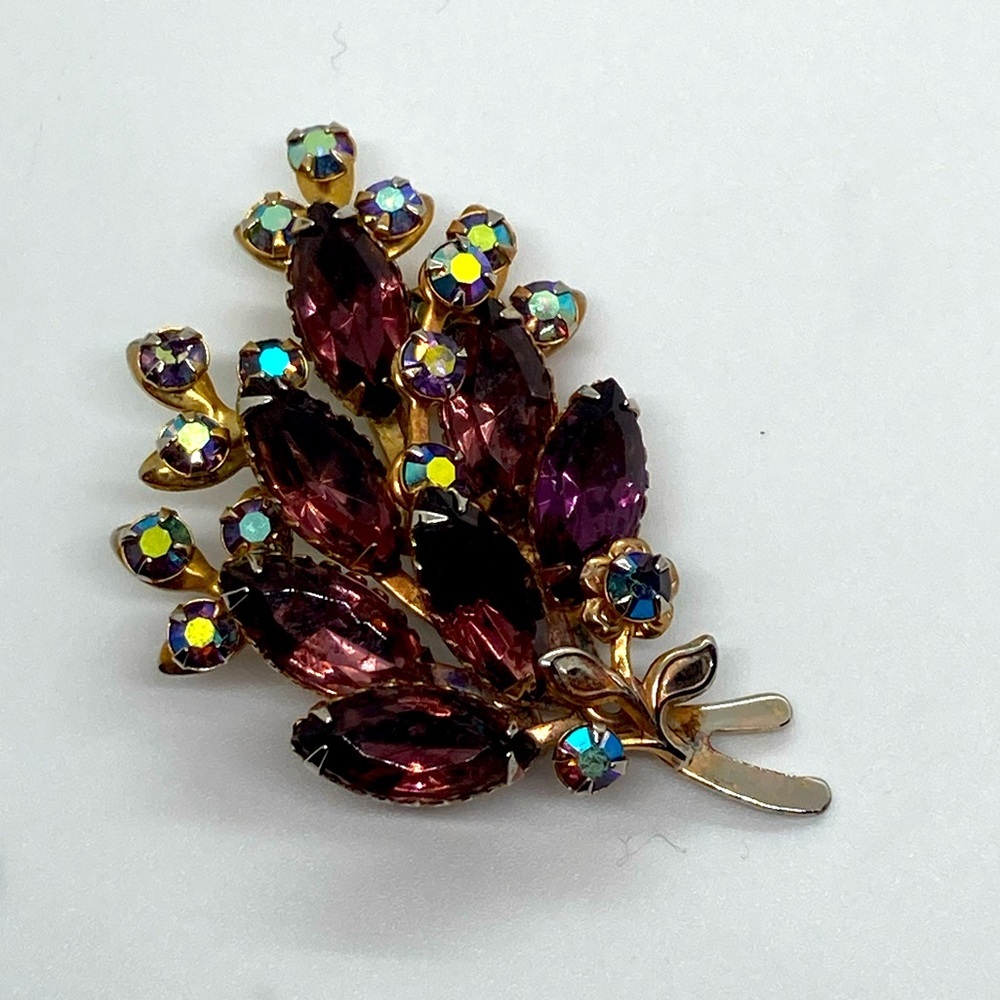 Vtg AB Aurora Borealis & Dark Purple Facet Cut Crystal Floral Brooch 2.2” x 1.4”